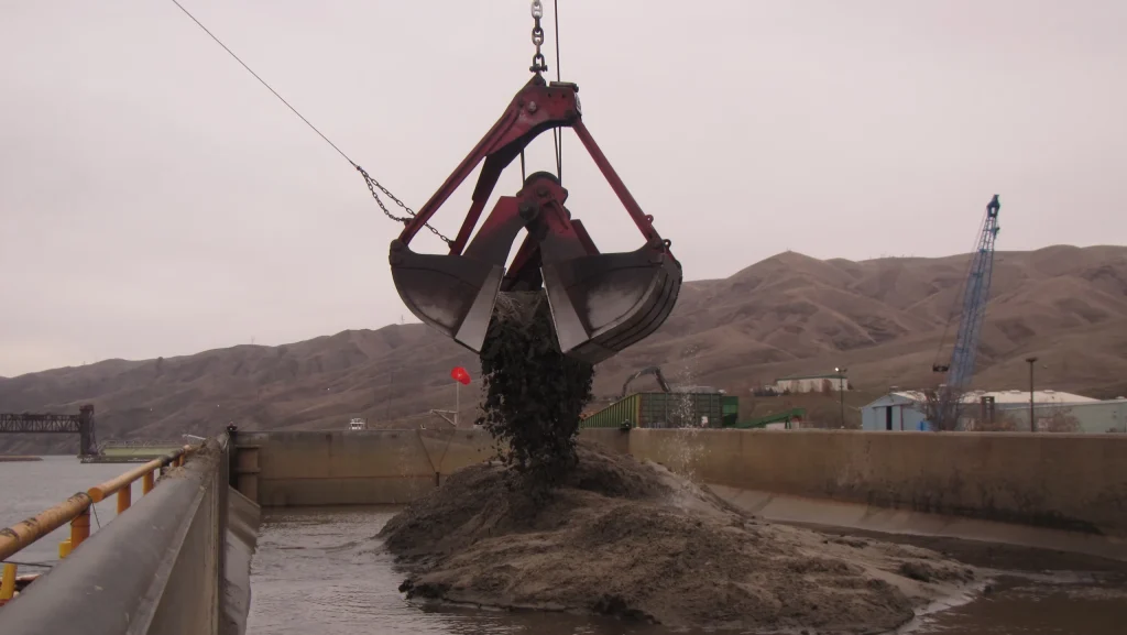 The dredging began on January 5, and the contractor removed 218,286 cubic yards of sediment in less than 60 days, in 144 scow loads. This sediment was disposed in-water at a site near Bishop Bar. Work was completed before March 1, before the spring fish runs.