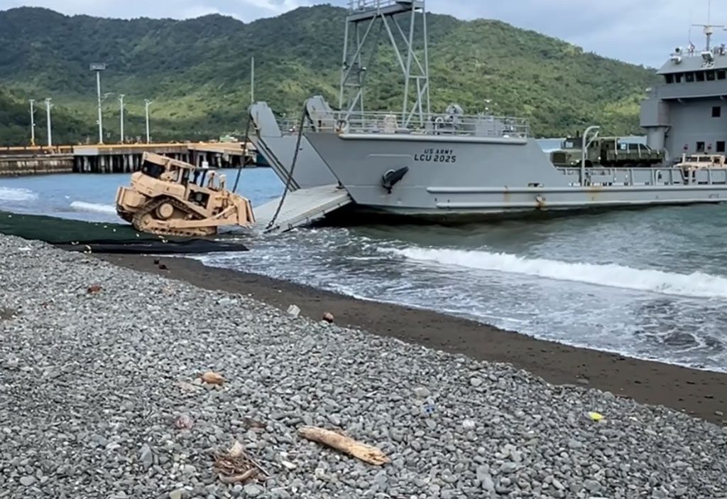 A bottom-mounted undercarriage recovery dozer is offloaded from an Army landing craft utility onto Submersible Matting (SUBMAT) during joint exercise Balikatan 25. The U.S. Army Engineer Research and Development Center’s SUBMAT team supported beach landing operations with in-person engineering and technical guidance of the SUBMAT system during this year’s exercise in Dingalan, Philippines.