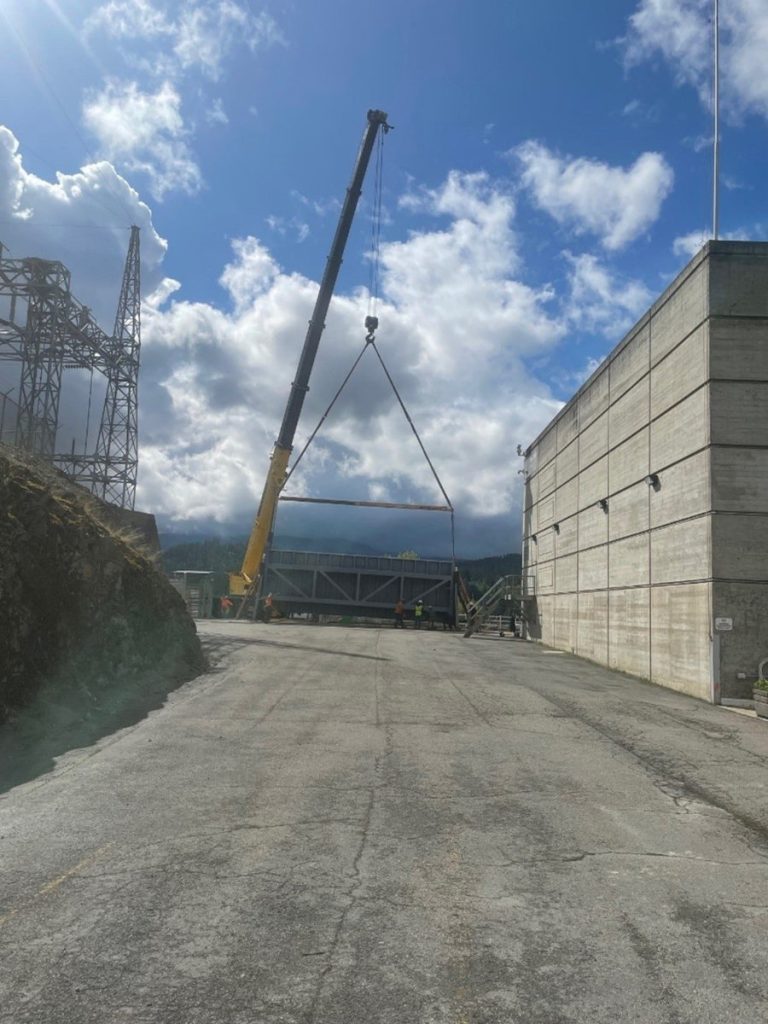 Gate 3‘s return to Albeni Falls Dam, Oldtown, Idaho, May 12, 2025. The USACE team recently completed their Fiber Reinforced Polymer (FRP) Installation Certification course, April 8-10, 2025, to apply FRP to the gate and have it ready for service in August 2025. USACE PHOTO BY NICOLE CELESTINE